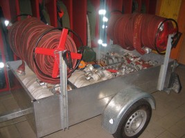 Schlauchwagen der Feuerwehr Oberdrum Schlauchwagen der Feuerwehr Oberdrum Schlauchwagen - Zusatzausrüstung für Hydrantenangriff und dgl.